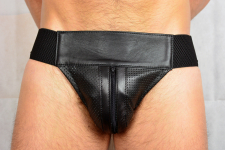 JOCKSTRAP IEM NOIR EN CUIR MICROPERFORÉ AVEC ZIP