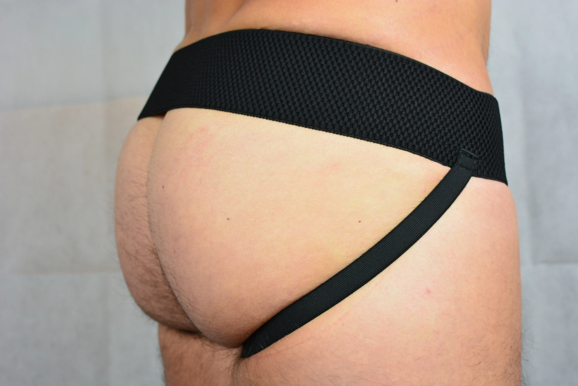 JOCKSTRAP IEM EN CUIR MICROPERFORÉ AVEC ZIP – NOIR