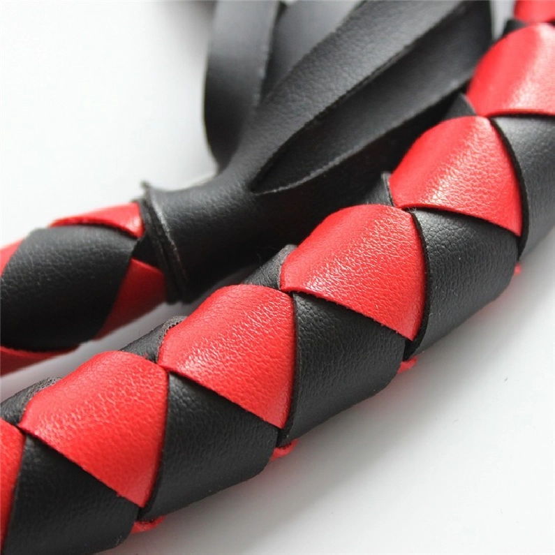FOUET NOIR ET ROUGE TRESSE 1.50M - PVC