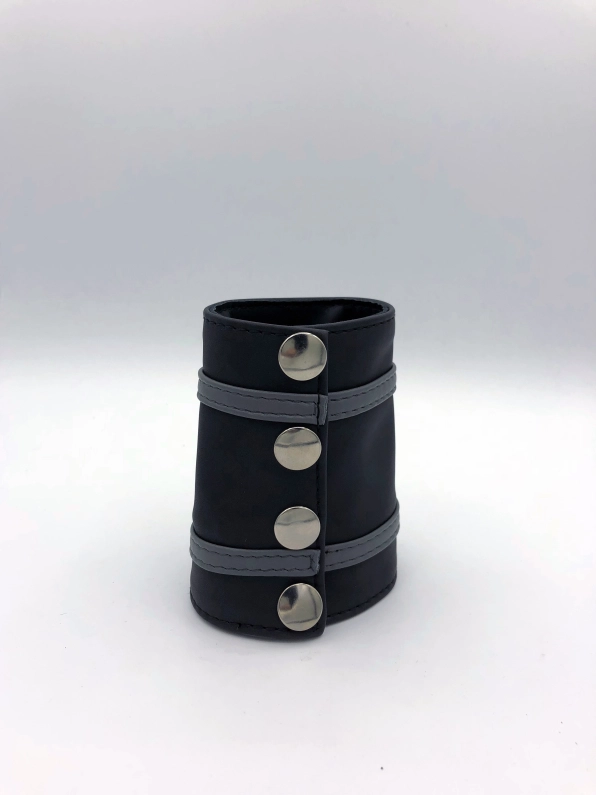 POIGNET CUIR NOIR BANDES COLOREES