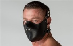 MASQUE BIKE EN CUIR IEM AVEC RIVETS