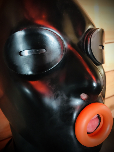 MASK DISCIPLINE AVEC FENTE YEUX