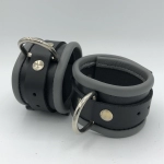 MENOTTES POUR POIGNETS EN CUIR IEM – NOIRES