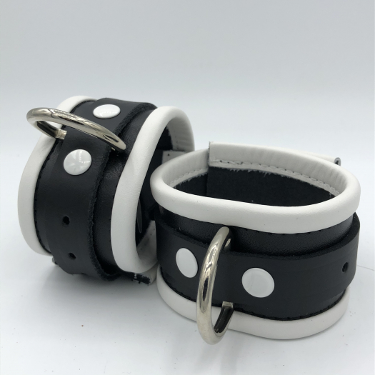 MENOTTES POUR POIGNETS EN CUIR IEM – NOIRES