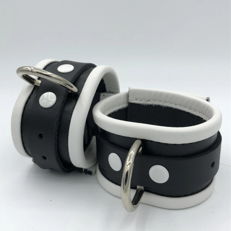 MENOTTES POUR POIGNETS EN CUIR IEM – NOIRES