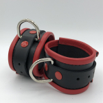 MENOTTES PIEDS IEM EN CUIR LISERES COULEUR NOIR