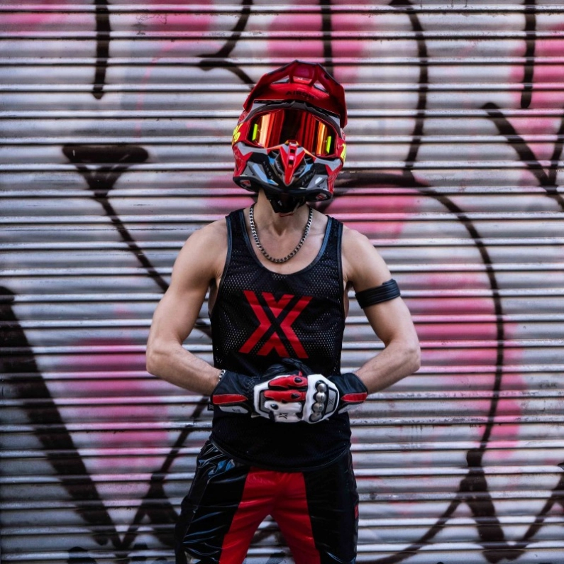 DÉBARDEUR AIRCOOL – NOIR X ROUGE