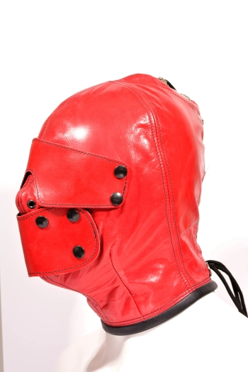 CAGOULE IEM EN CUIR AVEC CACHE-YEUX ET BOUCHE – ROUGE