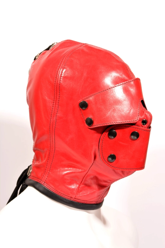 CAGOULE IEM EN CUIR AVEC CACHE-YEUX ET BOUCHE – ROUGE