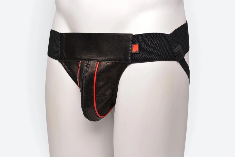 JOCKSTRAP IEM EN CUIR MICROPERFORÉ AVEC ZIP – ROUGE