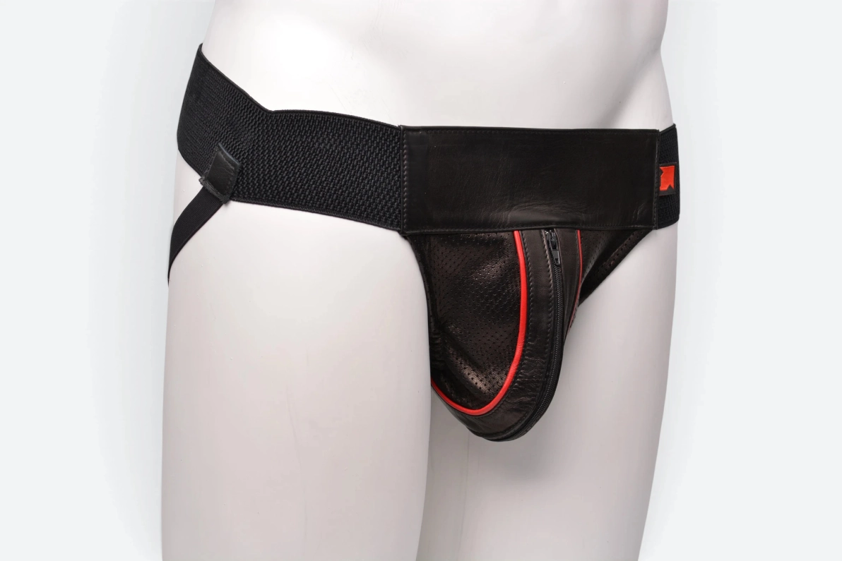JOCKSTRAP IEM EN CUIR MICROPERFORÉ AVEC ZIP – ROUGE