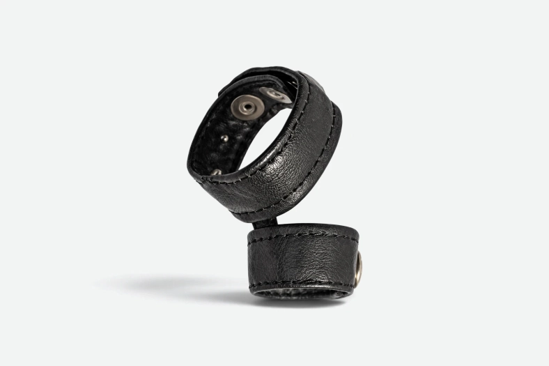 COCKSTRAP & BALLSTRETCHER À POINTES LARGES