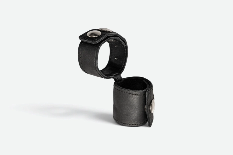 COCKSTRAP & BALLSTRETCHER HAUT À POINTES FINES